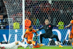 2024欧洲杯最新战况：荷兰2-1逆转土耳其晋级四强 德弗里头槌加克波造乌龙